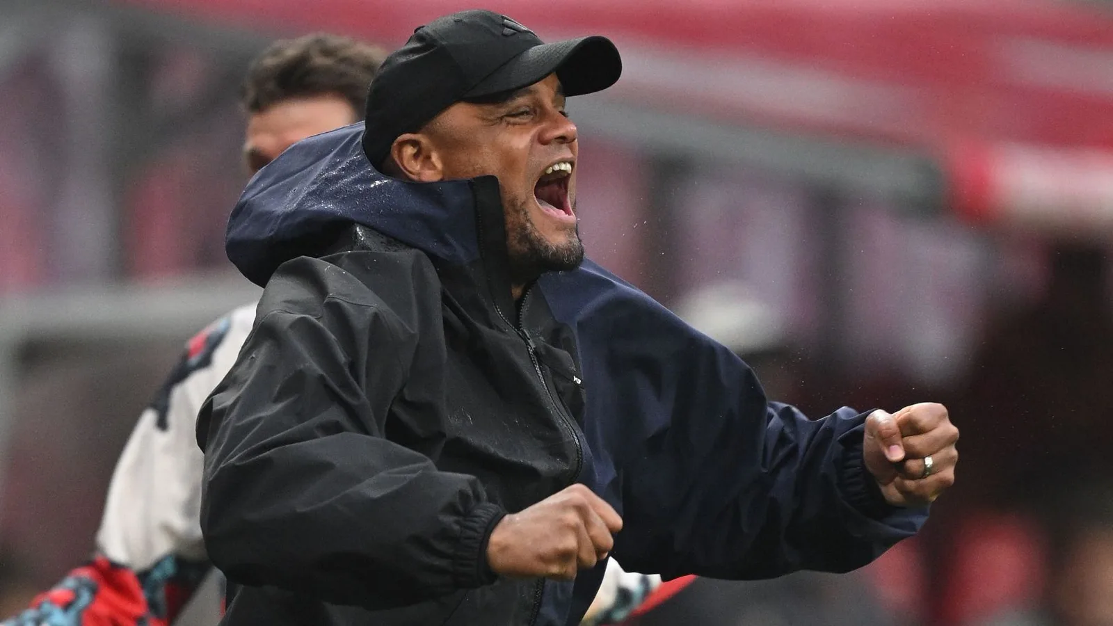 Le patron du Bayern Munich, Vincent Kompany, se précipita dans « Incredible Feeling » après le succès du titre de Bundesliga et félicite «Outstanding Effort» de Harry Kane & Co