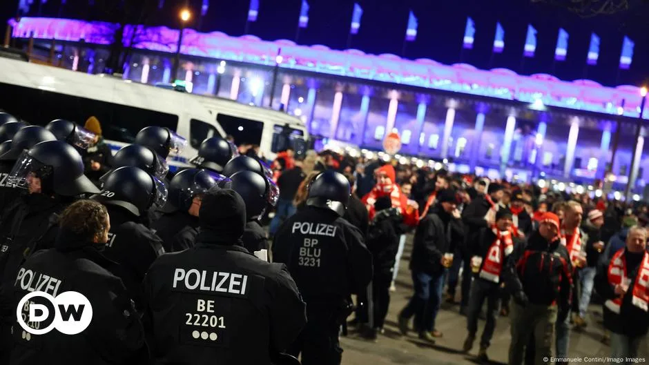 Le conflit de longue date sur les coûts de la police – DW – 14/01/2025