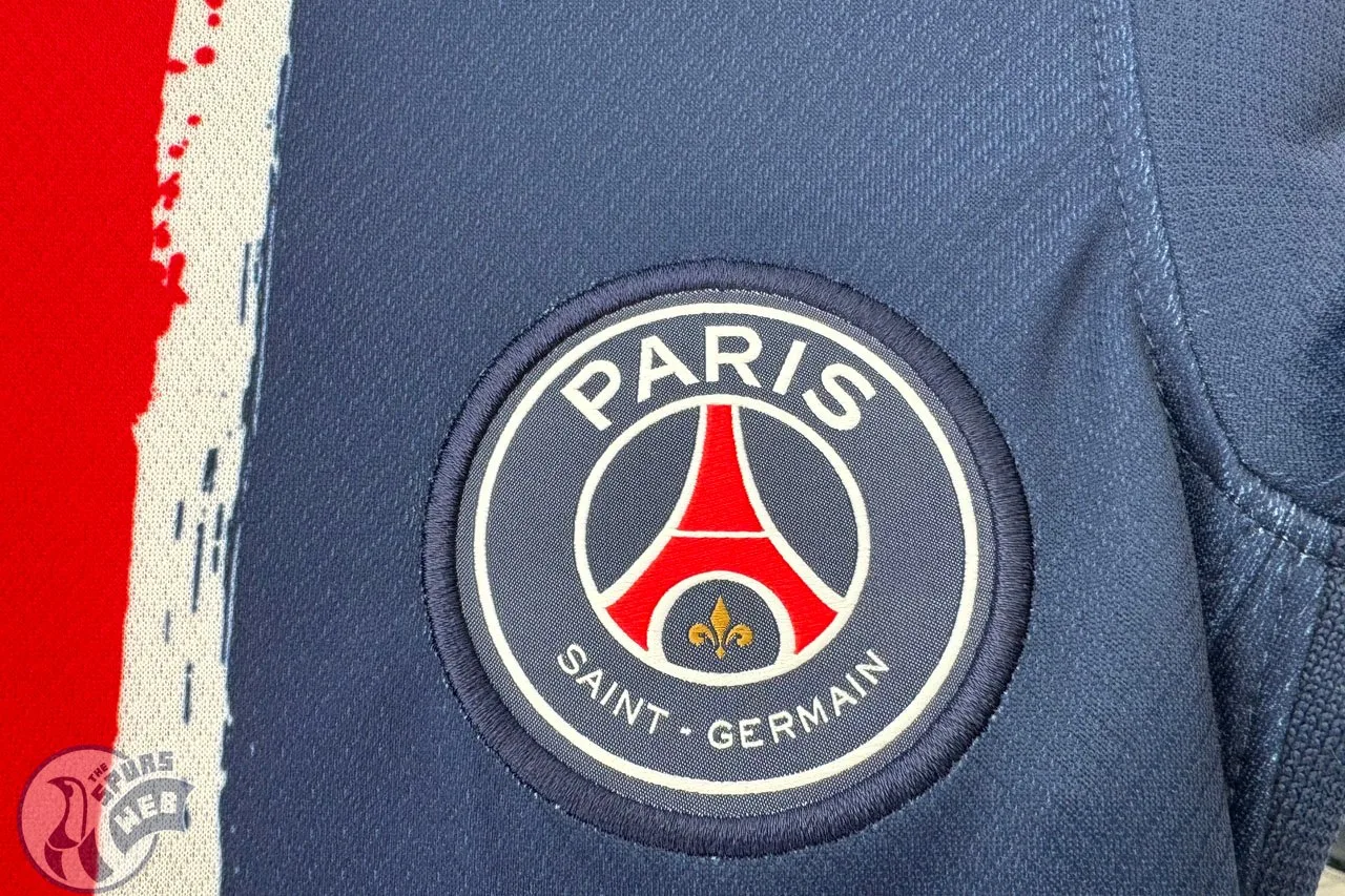 Tottenham « poussant » pour battre Bayer Leverkusen au défenseur central du PSG
