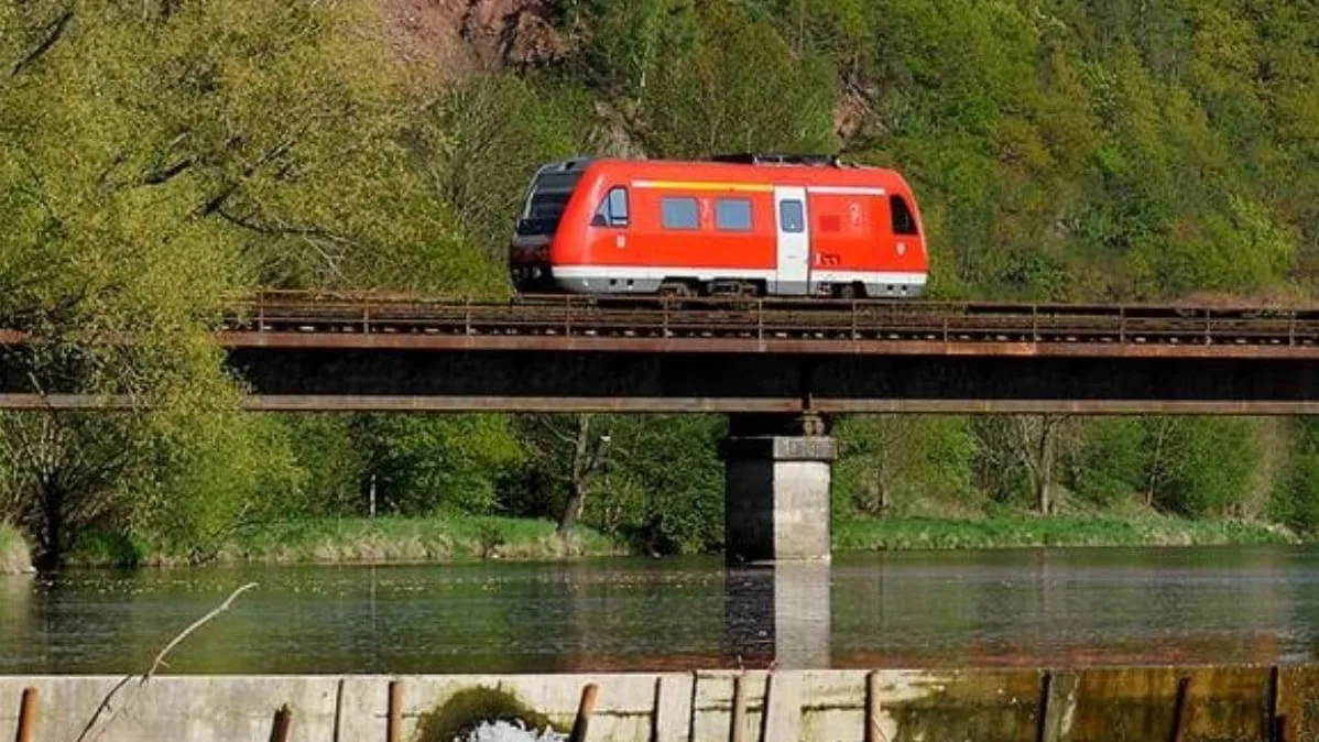 Bundesliga Relégation: Deutsche Bahn se moque du sport « El Dorfico »