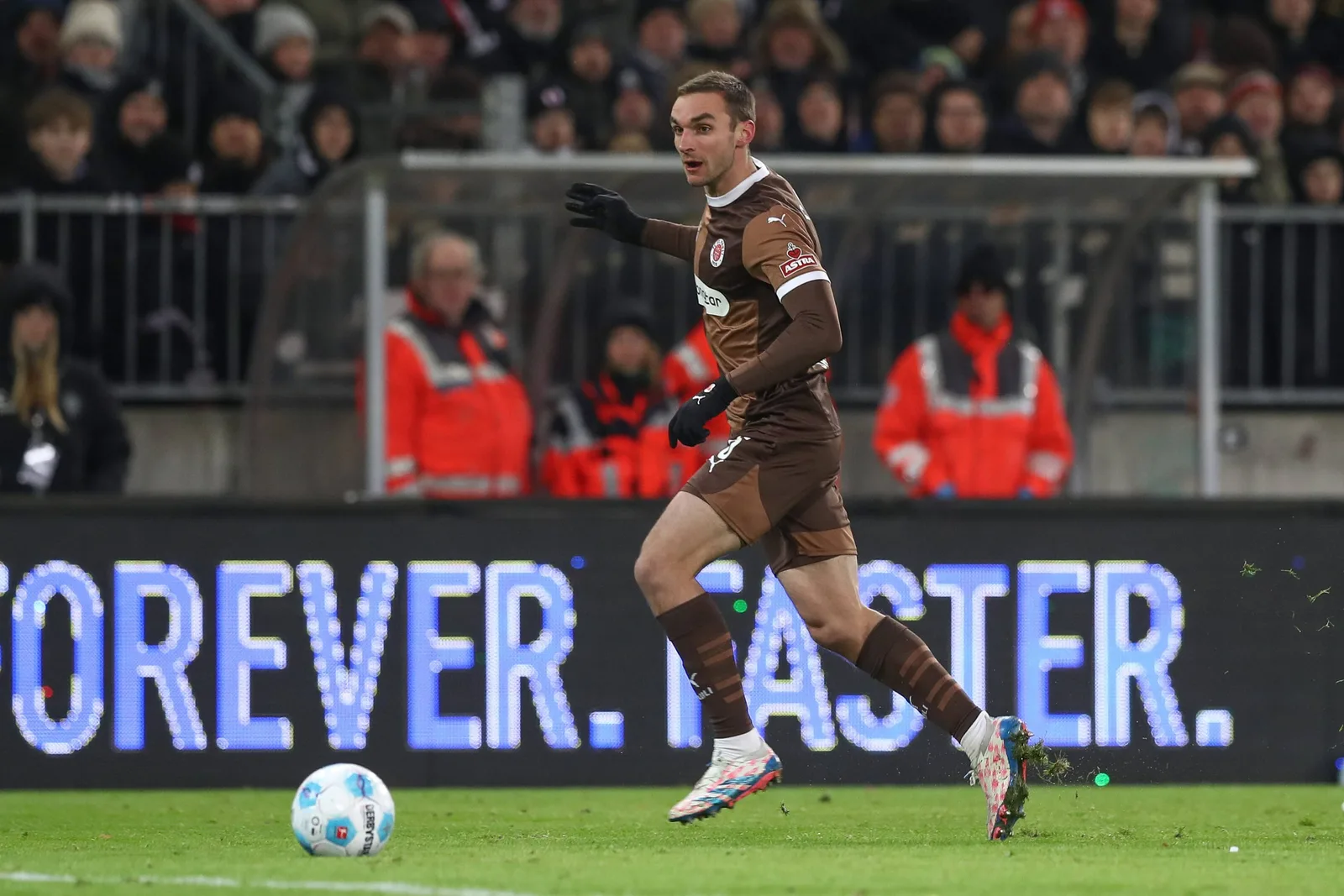 Lundi matin : deux Américains font leurs débuts en Bundesliga. Aussi : la nouvelle (ancienne) maison de Robin Fraser.