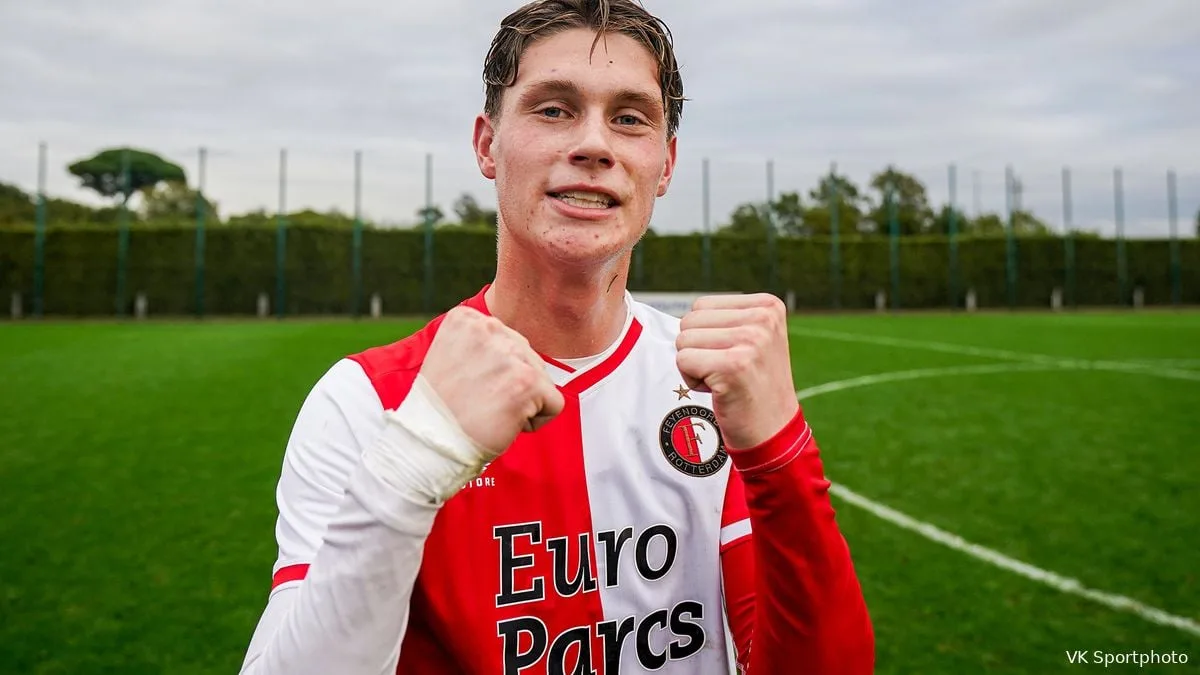 « Le Borussia Dortmund, le PSV et l’Ajax lorgnent sur le talent de Feyenoord, Kraaijeveld »