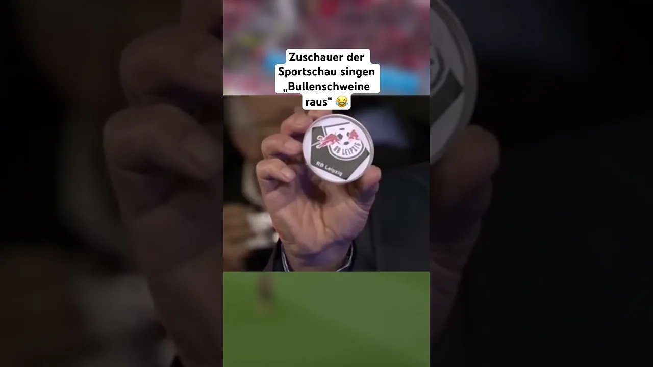 Bei der DFB Pokal Auslosung 2015 singen zuschauer der Sportschau „Bullenschweine raus » #dfbpokal
