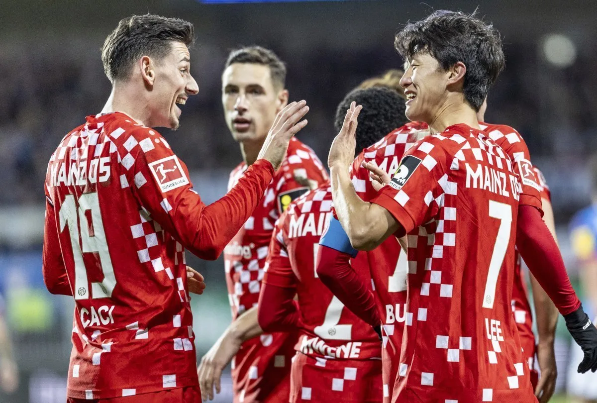 Lee Jae-sung marque des buts de la tête lors de matches consécutifs de Bundesliga