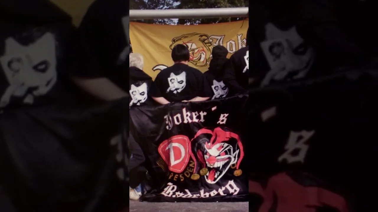 Dortmund präsentieren Zaunfahne von Dresden #ultras #bundesliga #fußball #bvb #dynamodresden