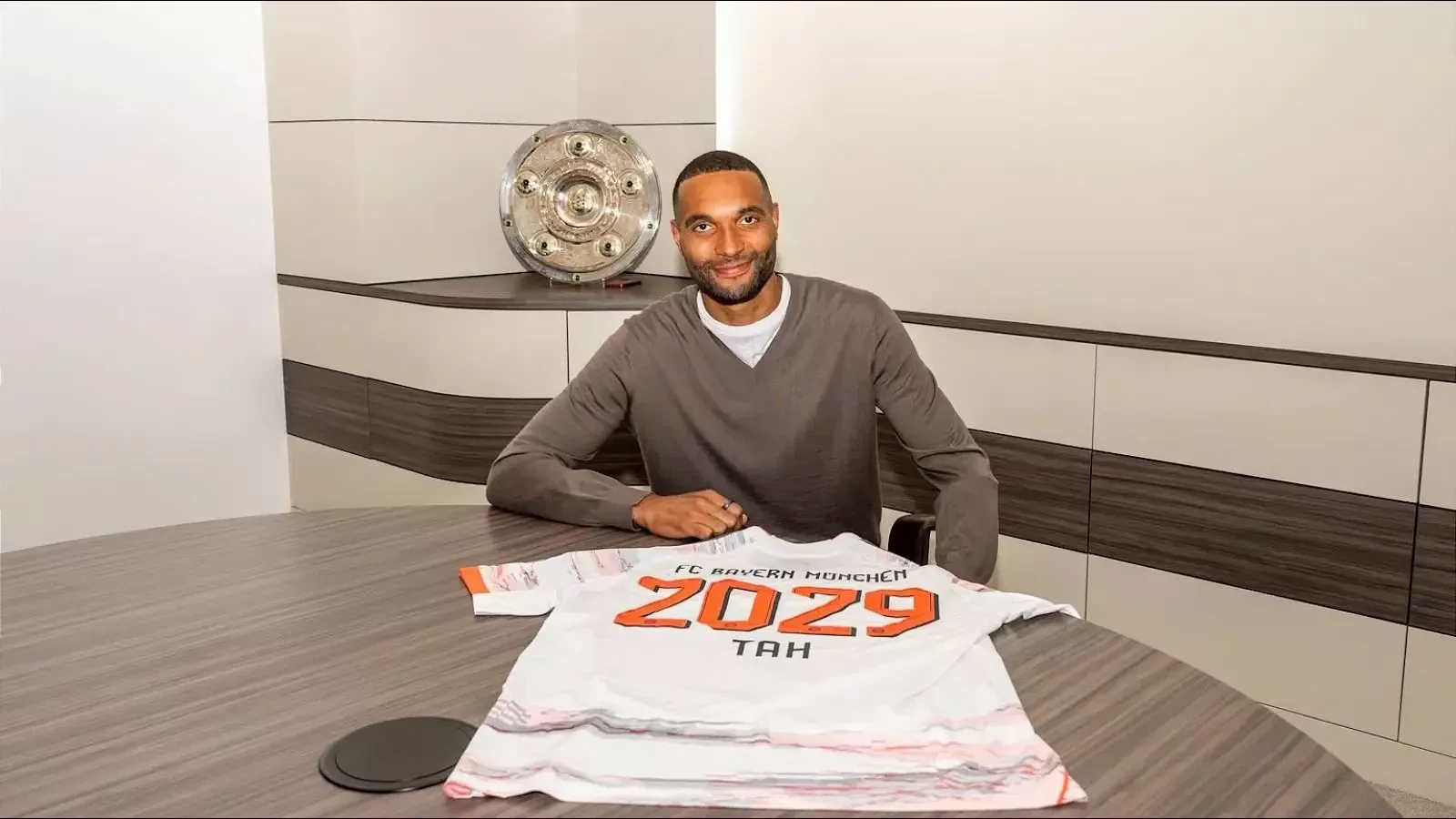 Bayer Munich Battle Bayer Leverkusen pour la sortie de la Coupe du monde des clubs de Jonathan Tah