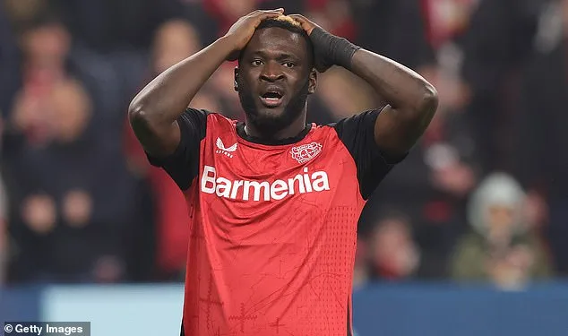 Le Bayer Leverkusen enquête sur une vidéo de Victor Boniface « excès de vitesse alors qu’il était sur son téléphone portable » six semaines seulement après avoir survécu à un horrible accident à 200 km/h